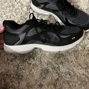 Ryka FEMPOWER Devotion Walking Shoe - Women's size 10. Like new